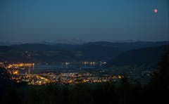 Das Ägerital unter dem Blutmond. (Leserbild: Daniel Hegglin)