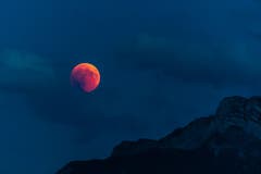 Blutmond über dem Niederbauen. (Leserbild: Patric Kopp)