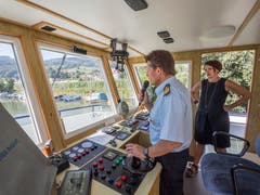 Trockenheit: SBS-CEO Andrea Ruf und Kapitän Richard Gafner prüfen die Linie zwischen Rorschach und Rheineck.