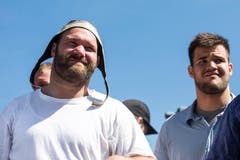 Der Giswiler Schwinger Benji von Ah (links) und Tobias Widmer vor dem nächsten Einsatz. (Bild: Alexandra Wey/Keystone, 29. Juli 2018)