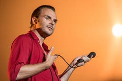 Sänger Theo Hutchcraft von der britischen Band Hurts. (Bild: KEYSTONE/Urs Flüeler, 29. Juli 2018)