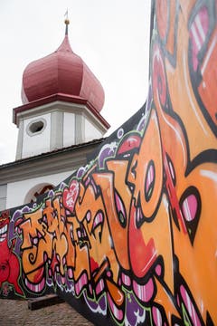 Ein Kunstwerk: Die Graffitiwand. (Bild:André A.Niederberger (Sarnen, 28.Juli 2018))