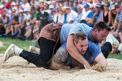 Der Schlussgang mit gestelltem Resultat: Kilian Wenger (oben) bei einem der wenigen Versuche, Joel Wicki zu bodigen. (Bild: Alexandra Wey/Keystone, 29. Juli 2018)