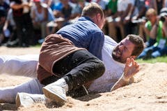 Joel Wicki und Florian Gnaegi während dem 5. Gang. (Bild: Alexandra Wey/Keystone, 29. Juli 2018)