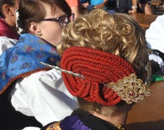 Eine Ehrendame mit schönem Haarschmuck.(Bild: Robert Hess, 29. Juli 2018)