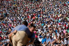 Gebannte Blicke der Zuschauer auf das Geschehen im Ring. (Bild: Alexandra Wey/Keystone, 29. Juli 2018)