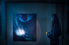 Finissage im Werkhaus 45 an der Haggenstrasse 45: ein letzter Rundgang durch die Ausstellung. (Bild: Benjamin Manser - 25. Juni 2016)