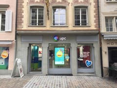Auf geht es an den Hirschenplatz: Wo zuletzt Mädels strippten, im Cabaret Hirschen, ist kürzlich «UPC» eingezogen.