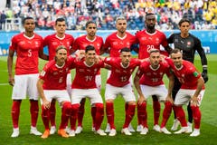 Die Startelf gegen Schweden (hinten von links): Manuel Akanji, Granit Xhaka, Ricardo Rodriguez, Valon Behrami, Johan Djourou, Yann Sommer sowie (vorne von links) Michael Lang, Steven Zuber, Blerim Dzemaili, Mario Gavranovic und Xherdan Shaqiri (Bild: Laurent Gilliéron / Keystone)