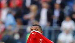 Enttäuschung bei Manuel Akanji nach dem Match (Bild: Efrem Lukatsky / AP)