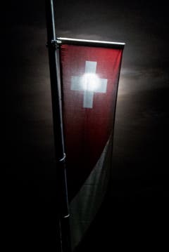 Der Mond durchleuchtet die Schweiz. (Bild Margrith Hengartner)