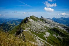 Blick vom Schibengütsch Richtung Hengst. Bild: Marianne Schmid (Schrattenfluh, 29. Juli 2018)