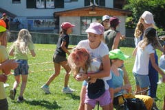 Mädchen des Blauring Buttisholz beim Geländespiel. (Lagerbild: Chiara, Lenk 29. Juli 2018)