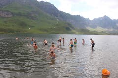 Baden im Bergsee: Junge Erneuerung Sempach. (Laurin S.)
