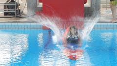 ...direkt in den Pool. (Beat Friedli)