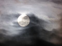 Fast-Vollmond nach der Mondfinsternis. (Bild: Josef Habermacher)