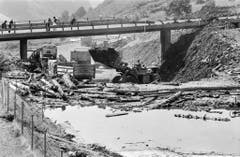 Eine Strasse bei Soazza im Misox ist überflutet (Bild: Keystone, 16. August 1978).