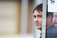 Der neue FCL-Trainer René Weiler beobachtet das Ganze. (Bild: Daniela Frutiger/freshfocus)