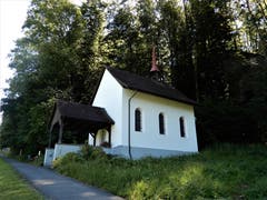 Auf dem Wanderweg von Sachseln in Richtung Flüeli kommt man an dieser, schön gepflegten Lourdeskapelle vorbei. (Bild: Margrith Imhof-Röthlin)