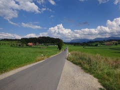 Weit und breit keine Gewittergefahr erkennbar, trotz solcher Meldungen. (Bild: Josef Müller)