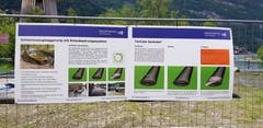 Infotafeln weisen auf die Arbeiten am Urnersee bei Seedorf hin.
