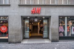 Es war die erste Filiale von H&M in Luzern... an der Kapellgasse 11. Im nächsten Frühjahr ist allerdings Schluss. Der Hauseigentümer sucht schon seit Monaten nach einem Ersatz - bislang erfolglos.