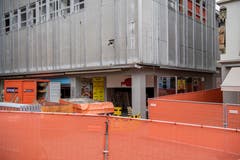 Bye bye ABM-Gebäude. An der Kapellgasse hat der Rückbau begonnen. Wer im Neubau auf den Verkaufsetagen einzieht, ist noch offen.