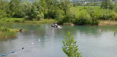 Der Seebagger pumpte den Schlamm aus der Badebucht in Seedorf.