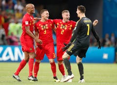 Die belgischen Spieler und der Torhüter freuen sich über ihre Leistung und den Einzug in den Halbfinal. (AP Photo/Frank Augstein, Kazan, 6. Juli 2018)