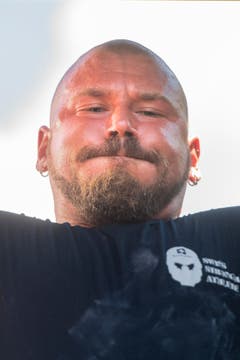 Sportler bei der Kategorie «Log Lifting» am Strongman. (Bild: Benjamin Manser)