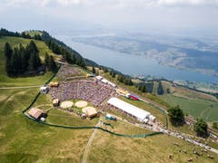Drohnenaufnahme von Bergfest auf der Rigi Staffel, im Hintergrund der Vierwaldstättersee. (Bild: Roger Grütter (Rigi, 8. Juli 2008))