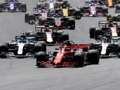 Sebastian Vettel übernimmt gleich nach dem Start die Führung (Bild: KEYSTONE/AP/LUCA BRUNO)