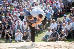 Joel Wicki, links, im Schlussgang gegen Armon Orlik. (Bild: Urs Flüeler/Keystone (Rigi, 8. Juli 2008))