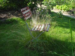 Stillleben mit Gartenstuhl. (Bild: im Rolf Schai)