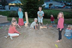 Die kleinsten Besucher des Gähwiler Festes freuten sich am meisten über den angelegten Sandhaufen und den Kinderspielplatz gleich daneben.