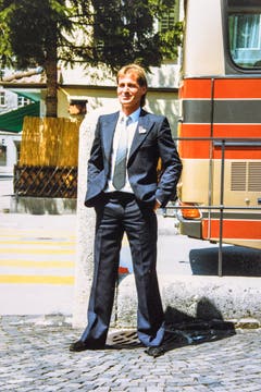 Blacky in seiner "Uniform" als ziviler Bundesangestellter und Divisionärs-Chauffer. (Bild: Michel Canonica/Privatarchiv Beat Cina)
