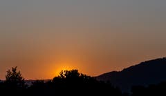 Sonnenaufgang über Küssnacht. (Bild: Stefan Kunz)