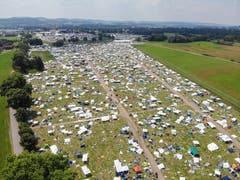 Das Open-Air-Gelände aus der Vogelperspektive: Das Bild zeigt den Zeltplatz am Sonntagmittag nach dem Festival. (Bild: Reto Martin)