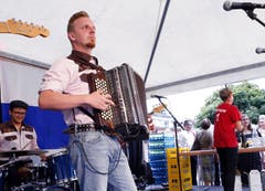 1. Augustfeier in Walchwil mit Julian von Flüe und Band. (Bild: Werner Schelbert/ZZ)