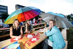 1. Augustfeier Menzingen: Man trotzt dem Regen. (Bild: Stefan Kaiser/ZZ)