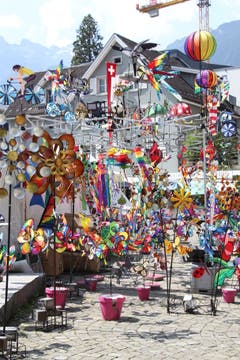 Bunte Marktstände zierten den Lehnplatz. (Bild: Carmen Epp (Altdorf, 1. August 2018))