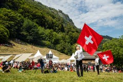 Fahnenschwinger auf dem Rütli. (Bild: Philipp Schmidli/LZ)