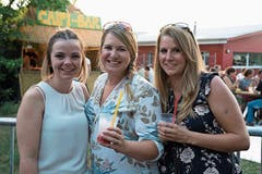 Am meisten durstlöschend für Andrina Hostettler, in der Mitte umgeben von Sylea Spies und Michelle Keller, ist ein Zitronen-Gurkenwasser.