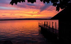 Abendrot am Zugersee. (Bild: Daniel Hegglin (Zug, 9. August 2018))