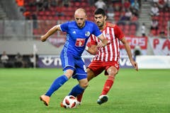 Luzerns Valeriane Gvilia (links) gegen Andreas Bouchalakis von Olympiakos Piräus. (Bild: Martin Meienberger, Piräus, 9. August 2018