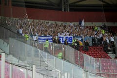 bei den mitgereisten FCL-Fans. (Bild: Martin Meienberger, Piräus, 9. August 2018)