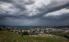 Regenwolken über dem Zugerland. (Bild: Daniel Hegglin (Zugerberg, 9. August 2018))