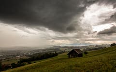 Regenwolken über dem Zugerland. (Bild: Daniel Hegglin (Zugerberg, 9. August 2018))