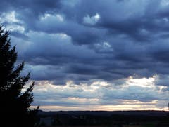 Wolkendecke erzeugt Tiefenwirkung. (Bild: Josef Habermacher (Rickenbach, 11. August 2018))