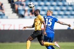 Der Luzerner Marvin Schulz (rechts) im Spiel gegen Nicolas Ngamaleu von YB. (Bild: Keystone/Urs Flüeler)